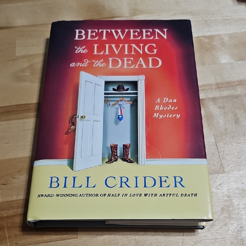 3 for $10 🤠 Between the Living and the Dead - Bill Crider Hardcover Mystery